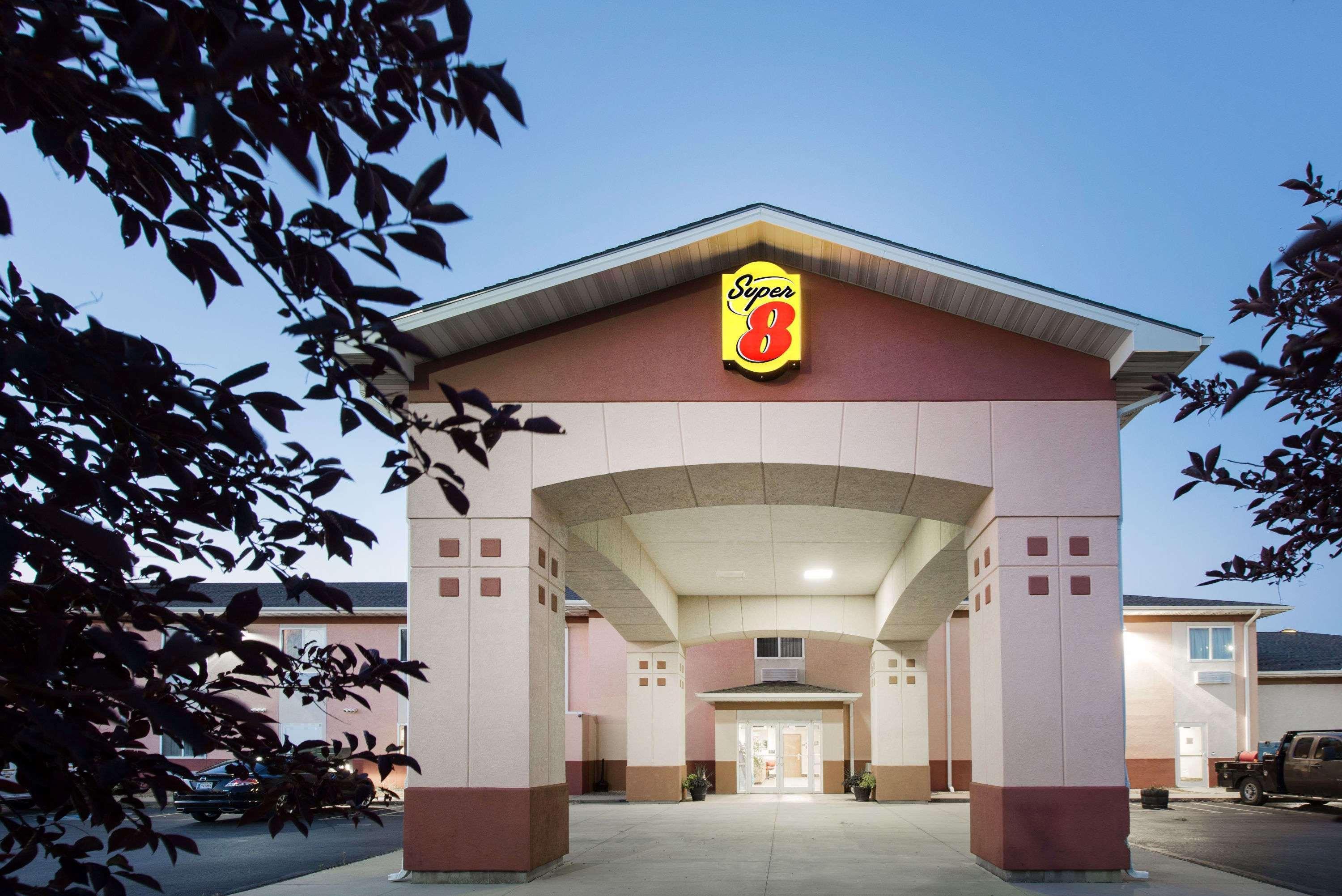 Hotel Super 8 By Wyndham Iola Ks Exterior foto