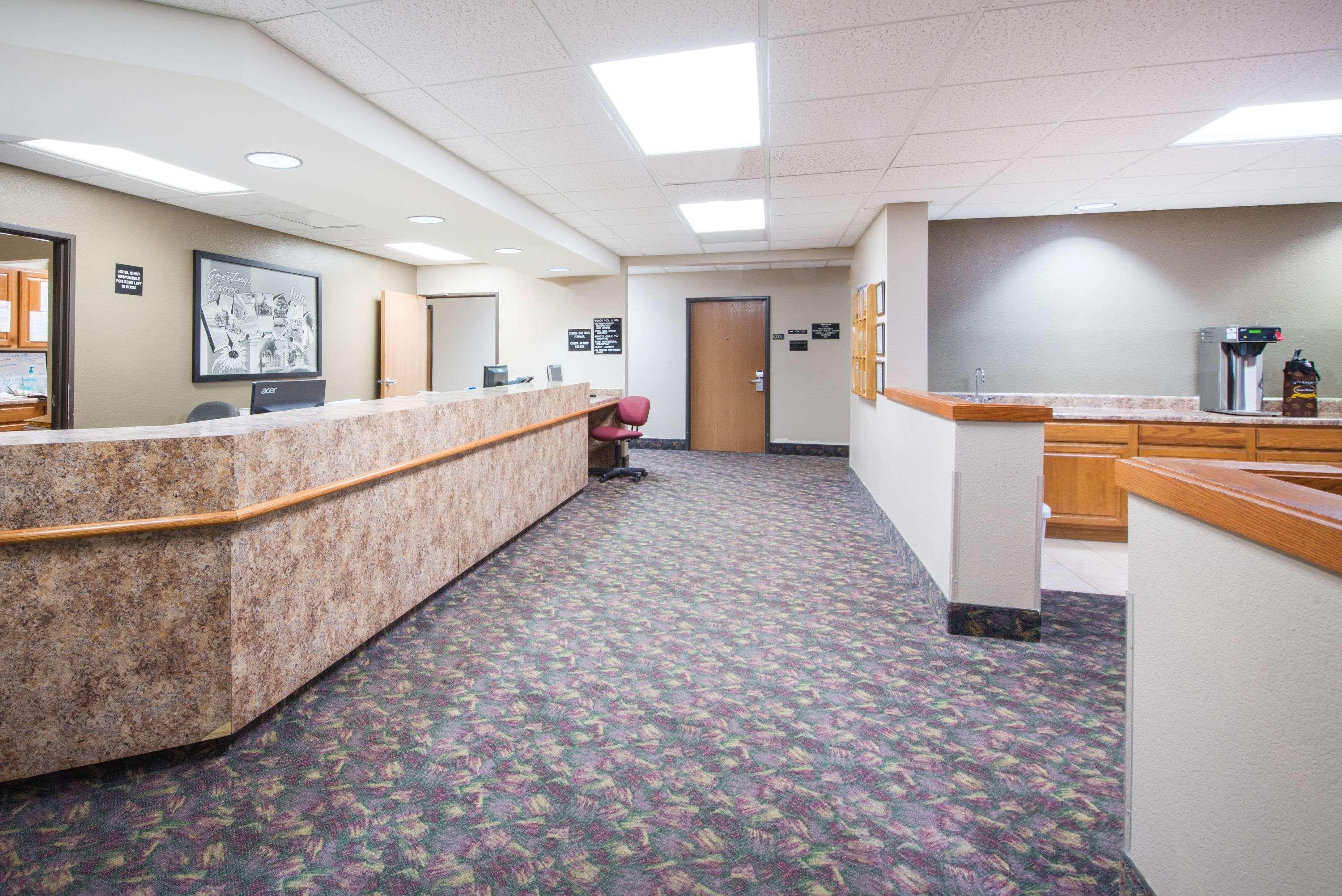Hotel Super 8 By Wyndham Iola Ks Exterior foto