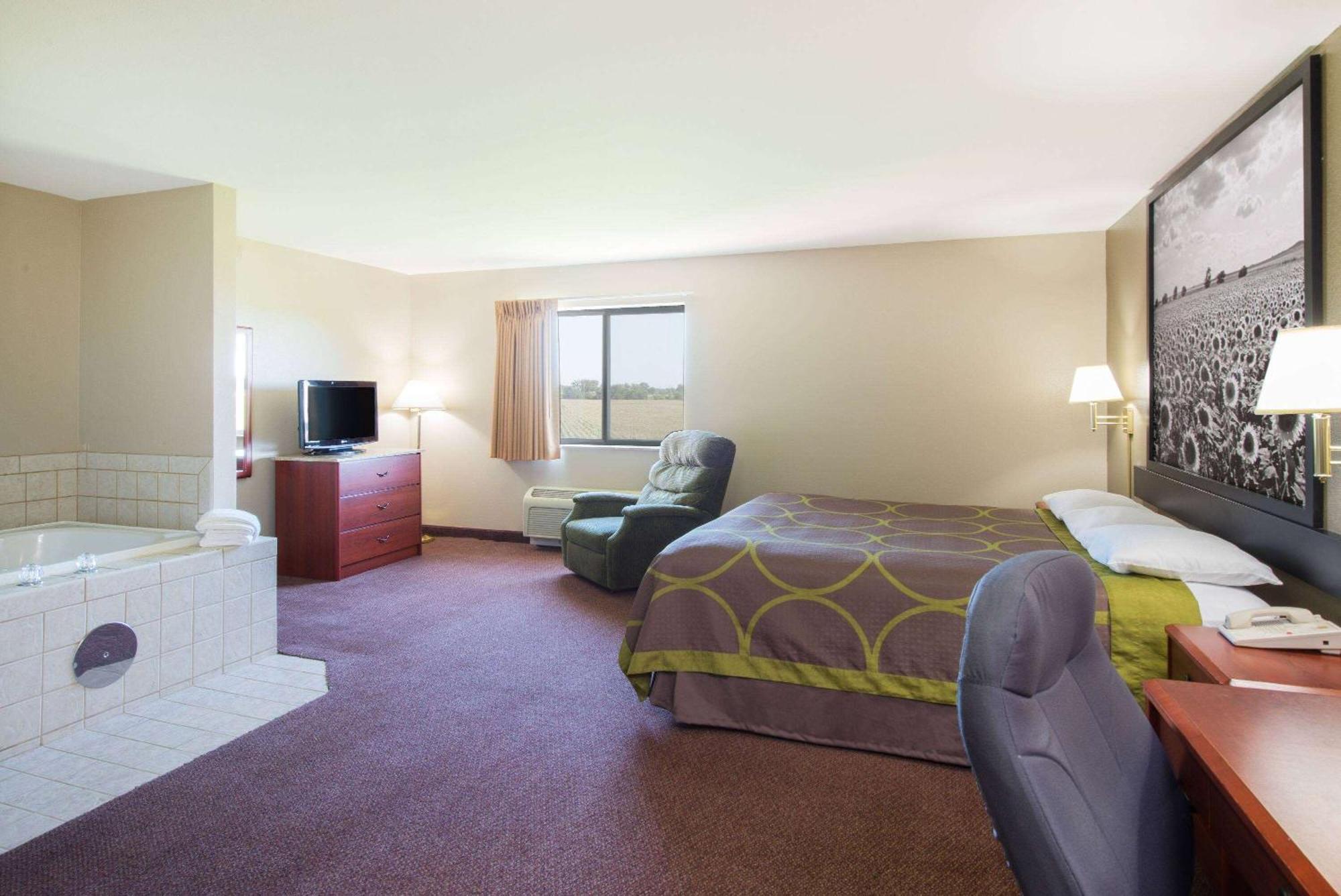 Hotel Super 8 By Wyndham Iola Ks Exterior foto