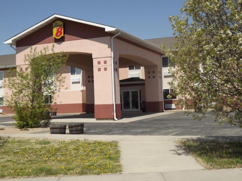 Hotel Super 8 By Wyndham Iola Ks Exterior foto