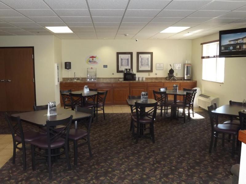 Hotel Super 8 By Wyndham Iola Ks Exterior foto