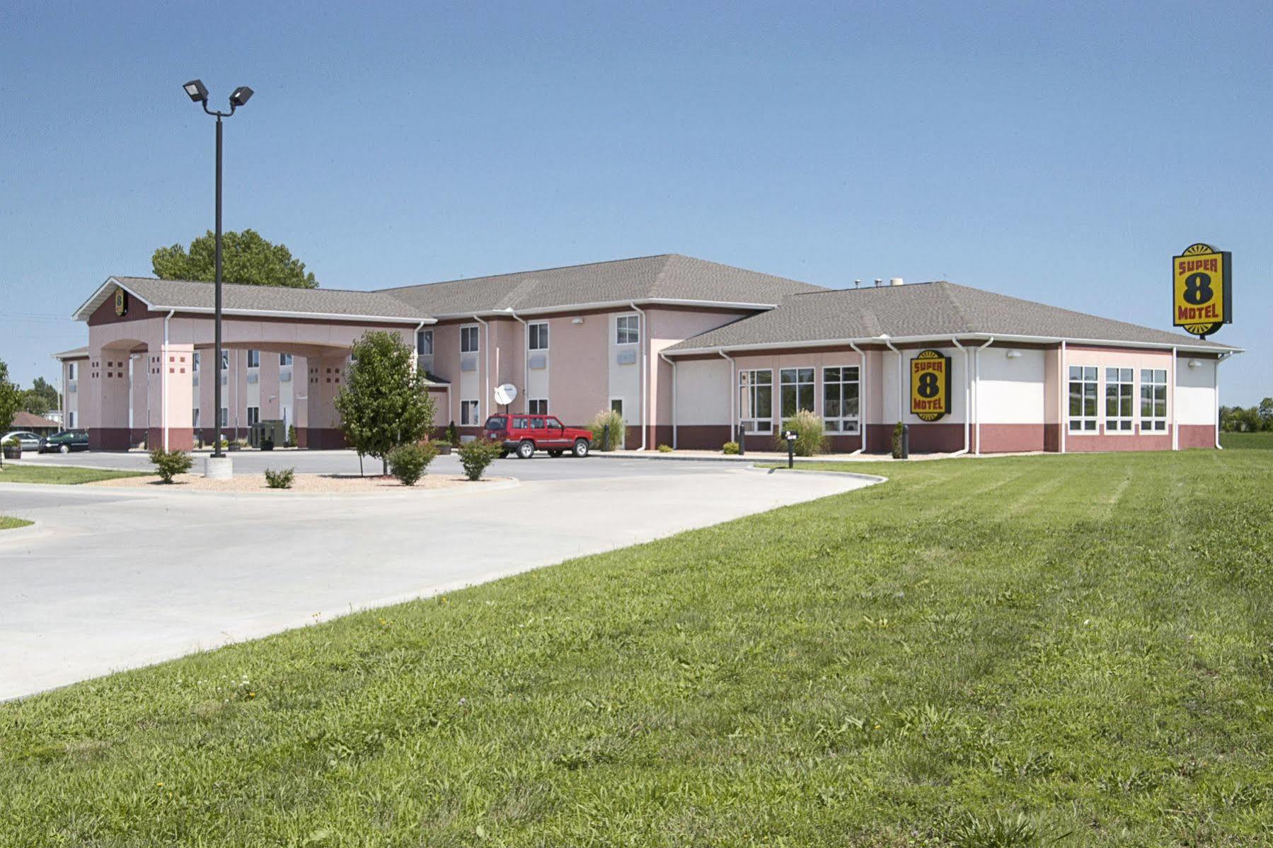 Hotel Super 8 By Wyndham Iola Ks Exterior foto