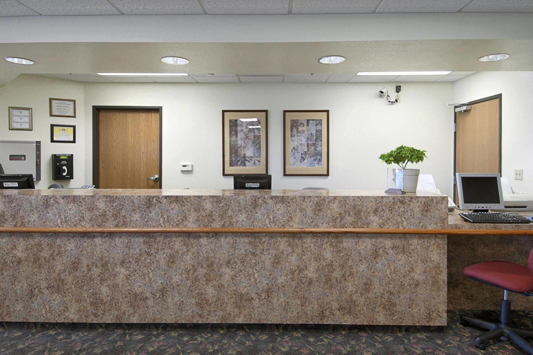Hotel Super 8 By Wyndham Iola Ks Exterior foto