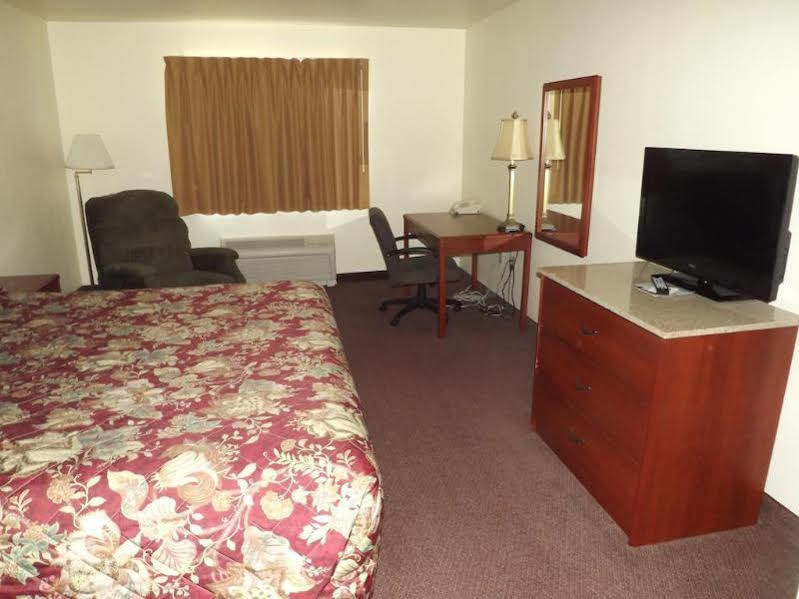 Hotel Super 8 By Wyndham Iola Ks Exterior foto