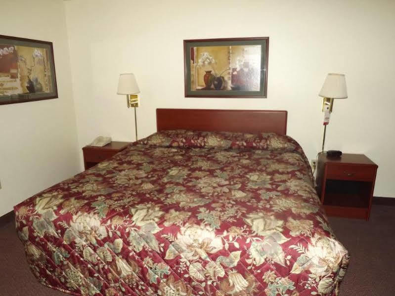 Hotel Super 8 By Wyndham Iola Ks Exterior foto