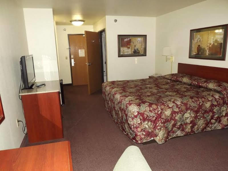 Hotel Super 8 By Wyndham Iola Ks Exterior foto