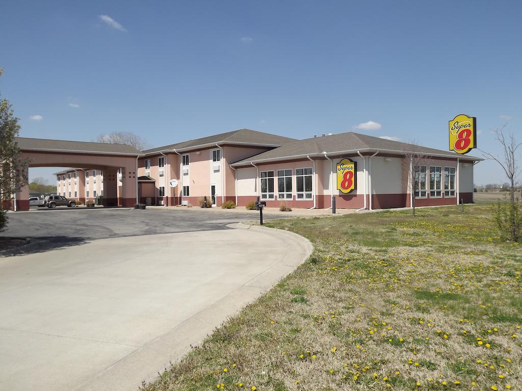 Hotel Super 8 By Wyndham Iola Ks Exterior foto